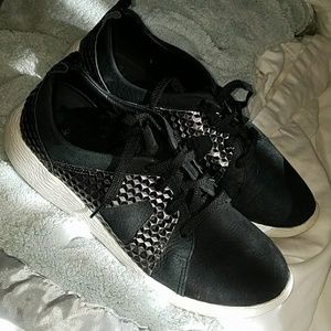 9.5M Clarks leather sneakers